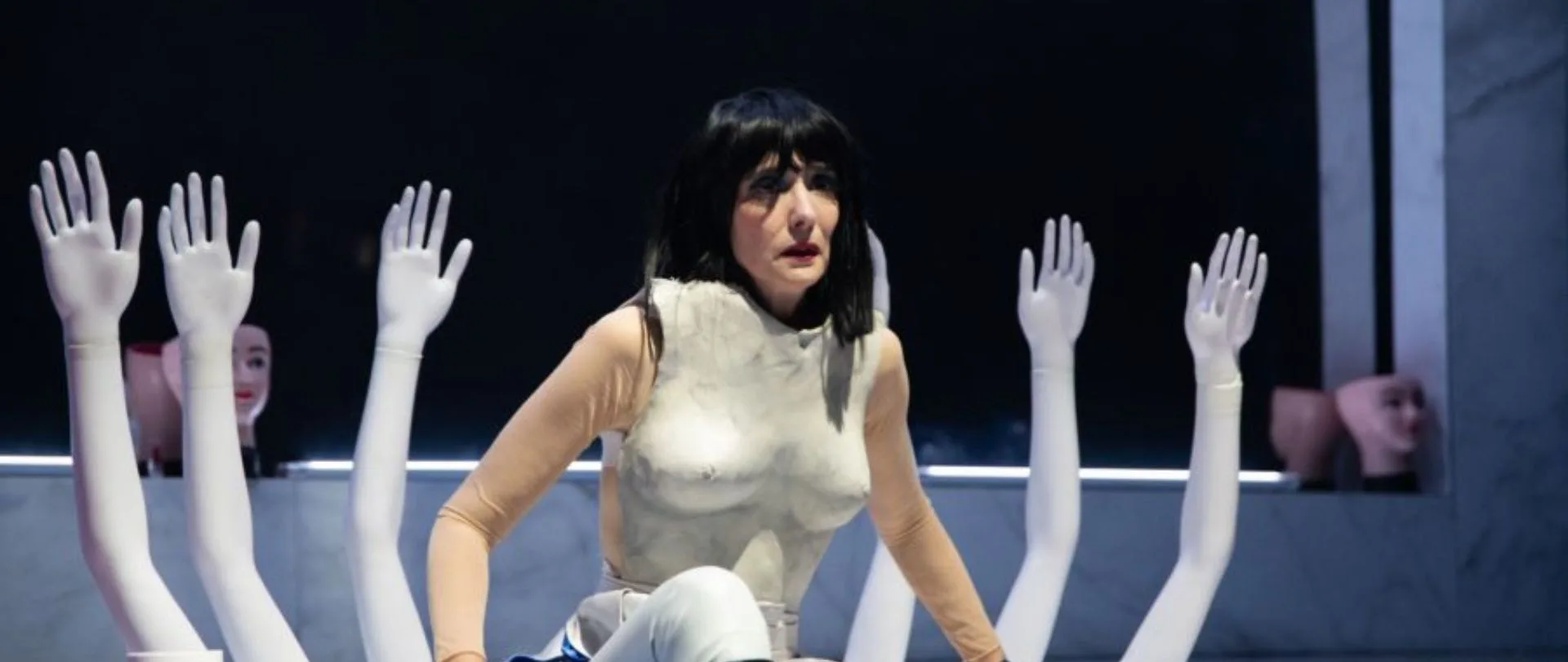 LAS AMARGAS LÁGRIMAS DE PETRA VON KANT LAS AMARGAS LÁGRIMAS DE PETRA VON KANT